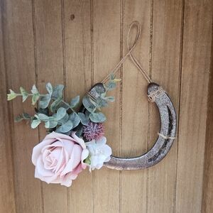Horse shoe Wall Decor with Pink Rose